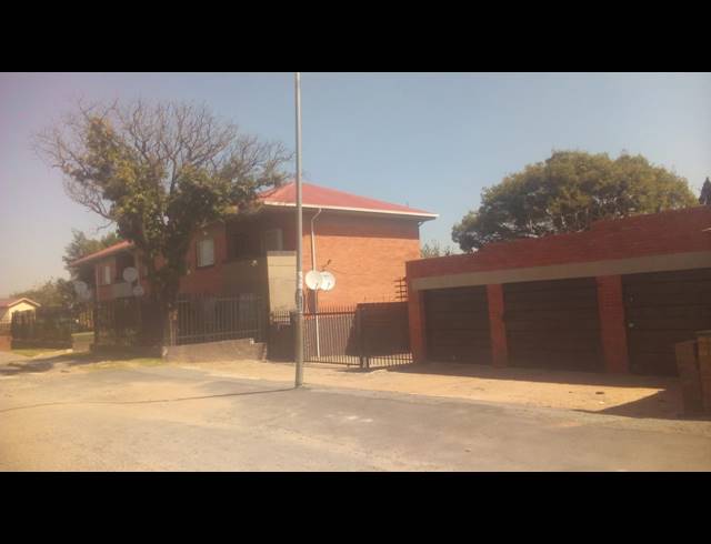 2 bed property to rent in TURF CLUB
